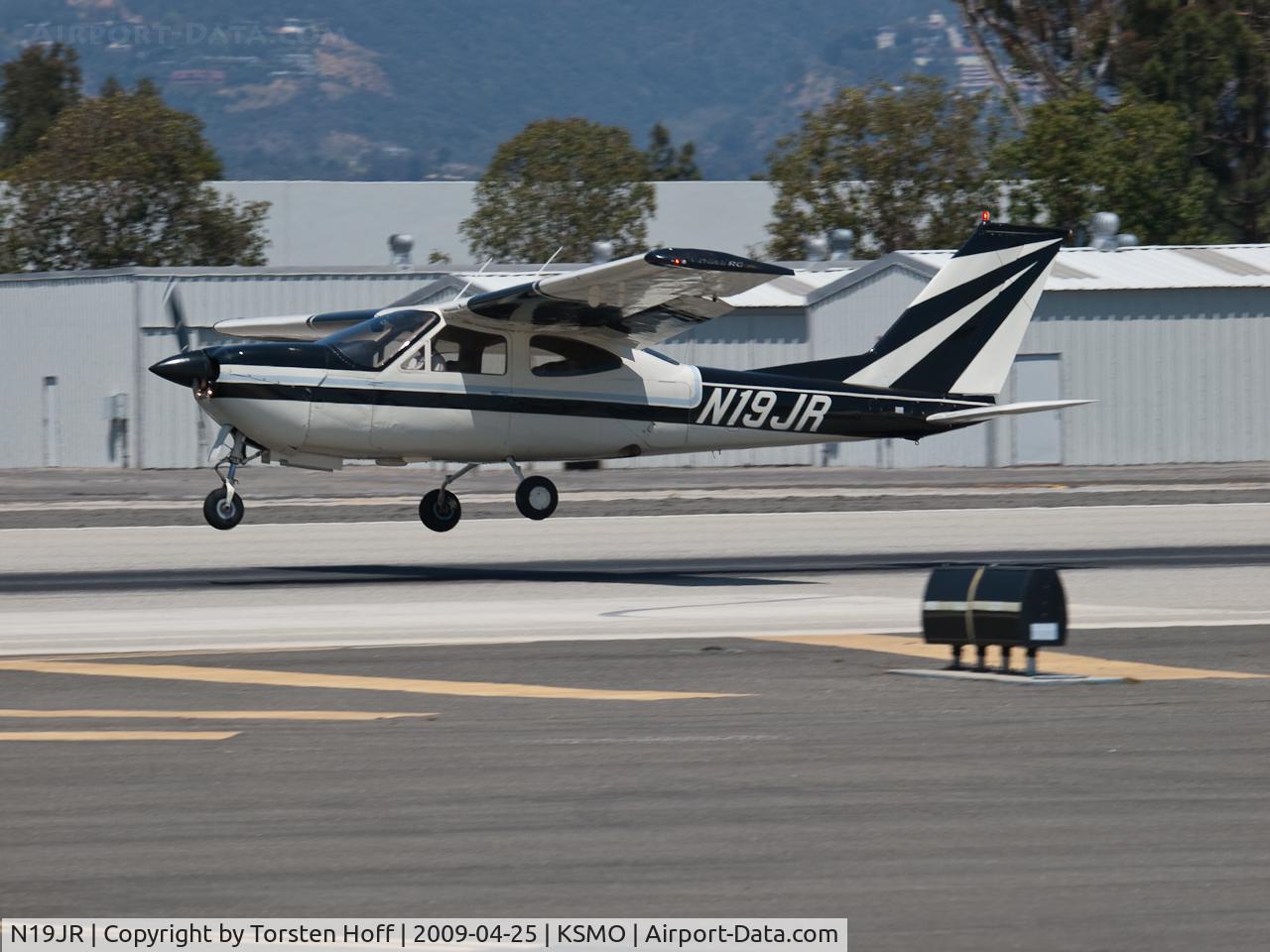 N19JR, 1973 Cessna 177RG Cardinal C/N 177RG0314, N19JR arriving on RWY 21