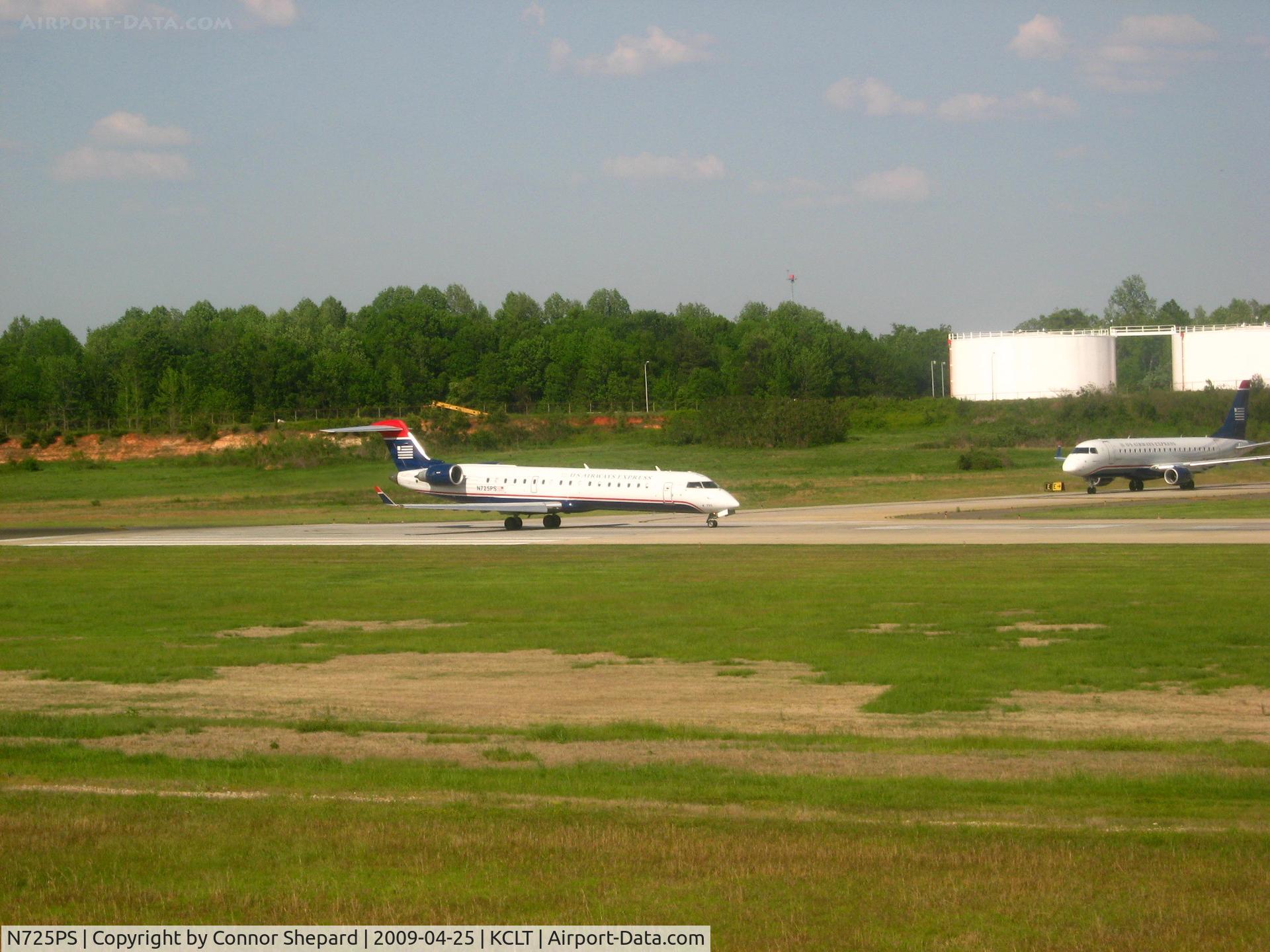 N725PS, 2005 Bombardier CRJ-701 (CL-600-2C10) Regional Jet C/N 10186, 