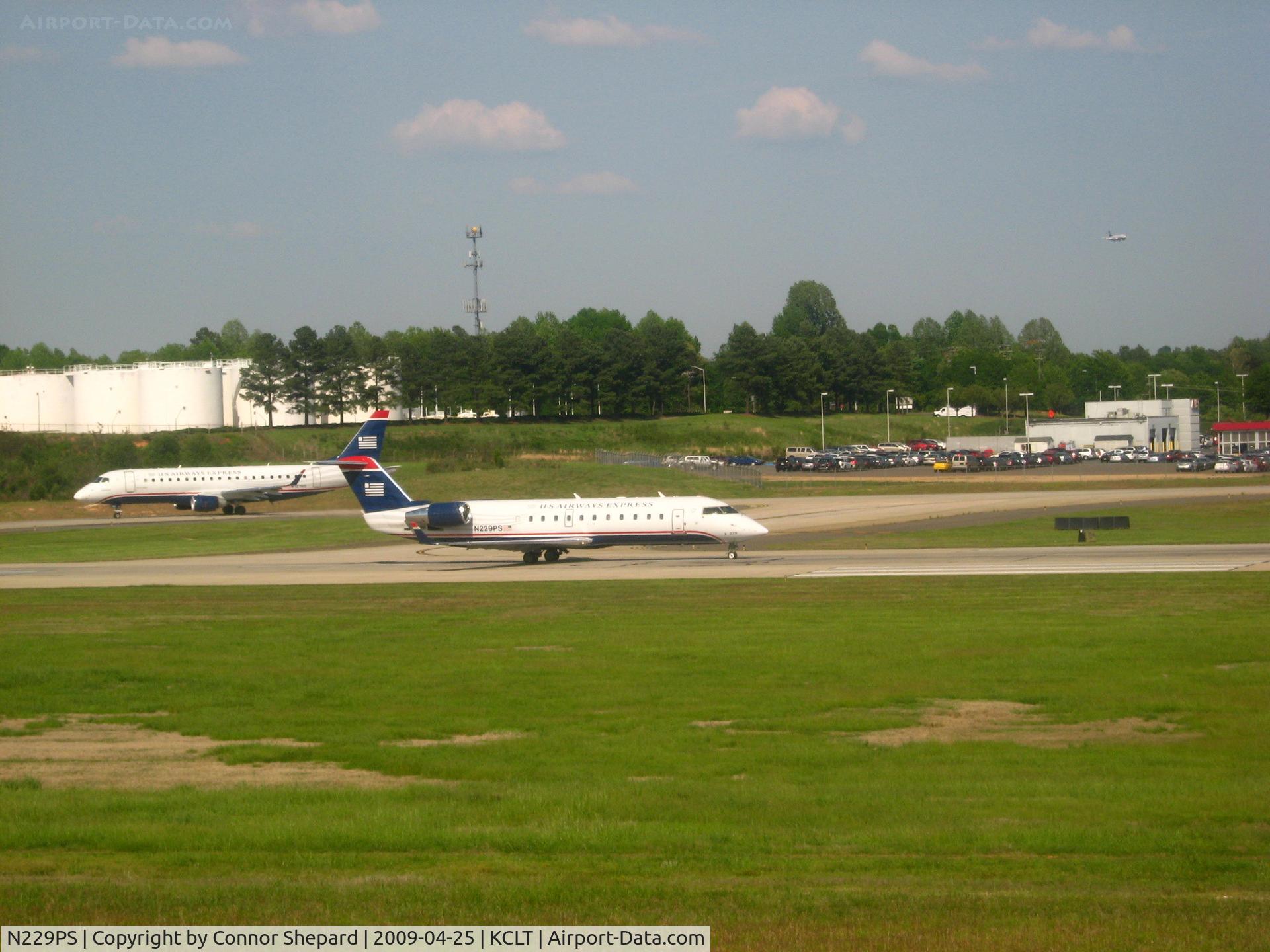 N229PS, 2004 Bombardier CRJ-200ER (CL-600-2B19) C/N 7898, 