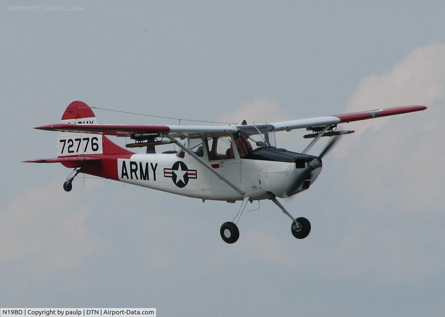N19BD, 1971 Cessna 305B C/N 23954, Landing on runway 14 at the Shreveport Downtown airport.