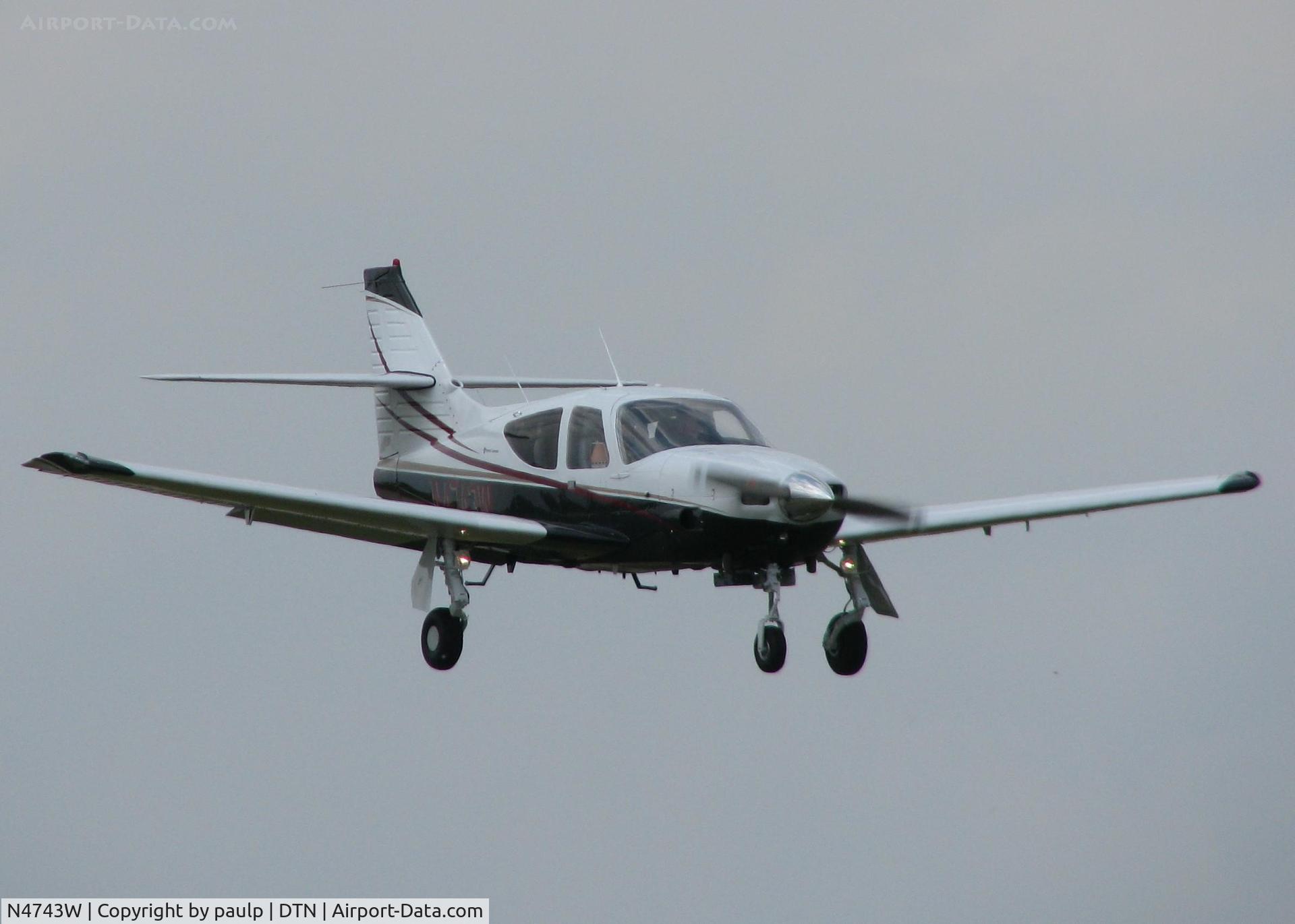 N4743W, 1976 Rockwell International 114 Commander C/N 14073, Landing on 14 at Downtown Shreveport.