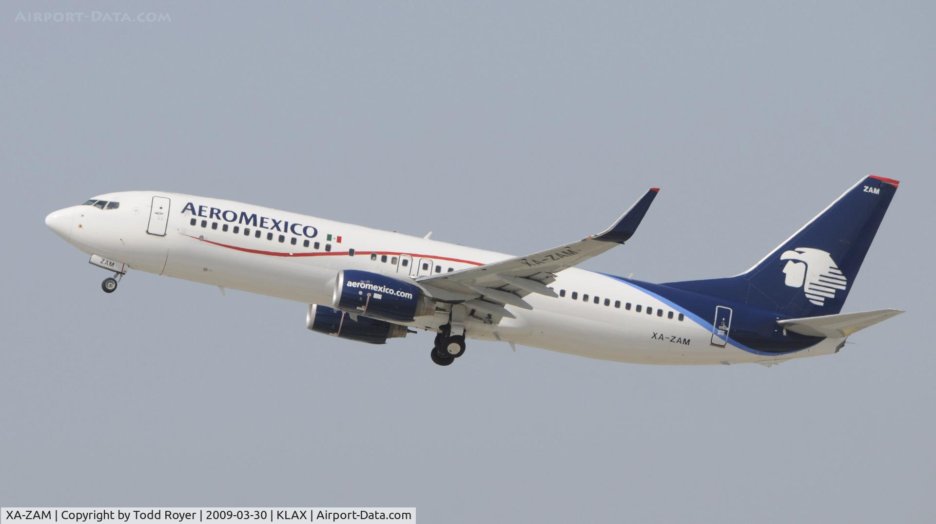 XA-ZAM, 2007 Boeing 737-852 C/N 35120, Departing LAX on 25R