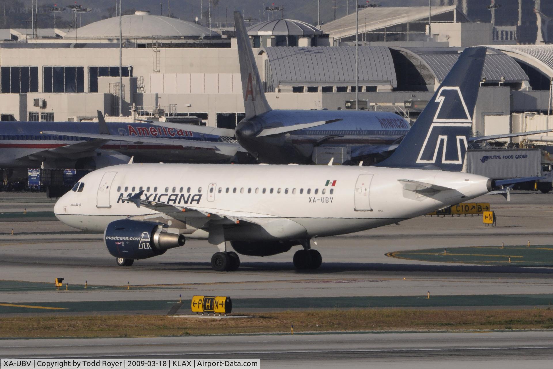 XA-UBV, 2005 Airbus A318-111 C/N 2394, Taxi to gate