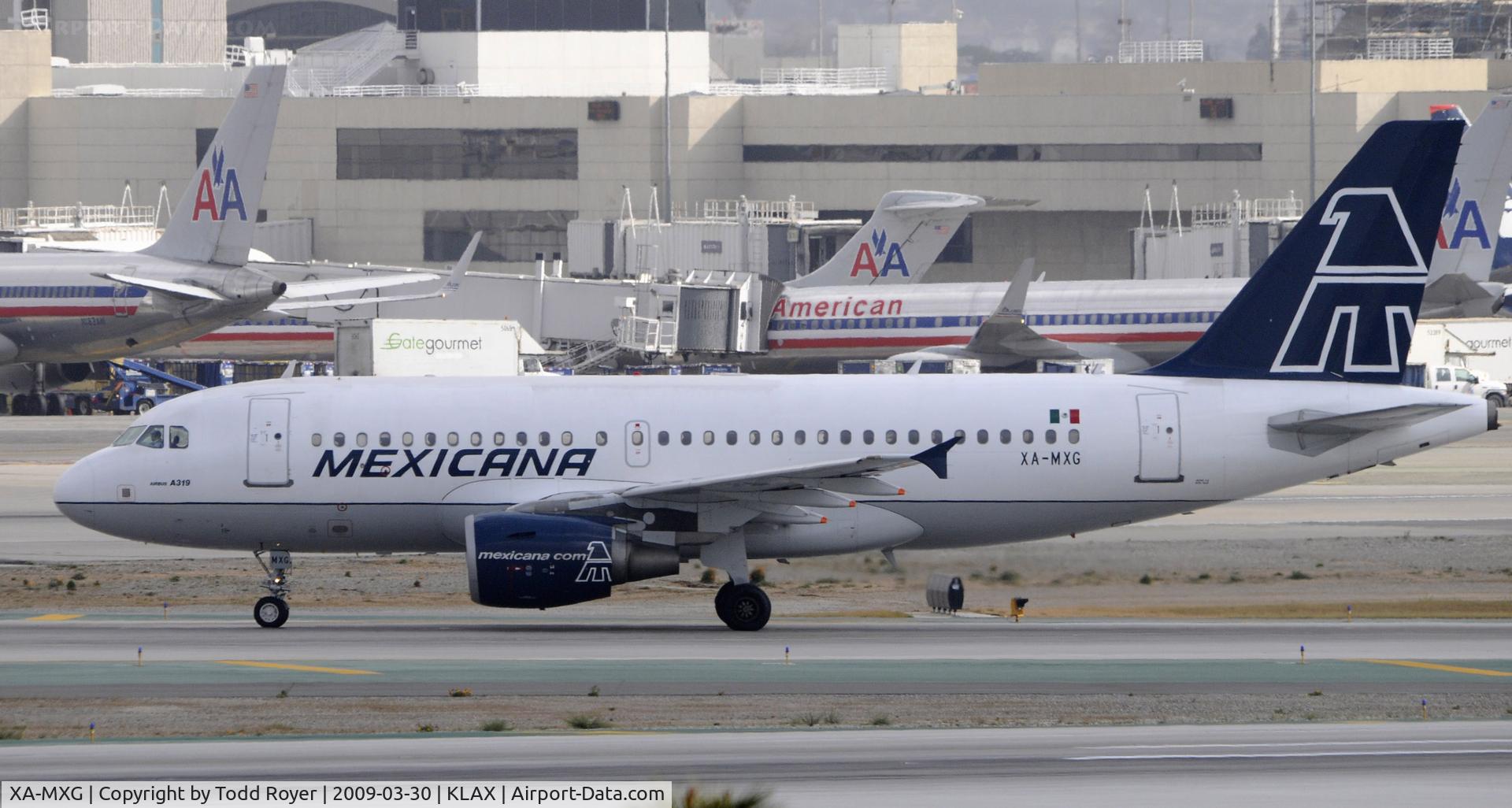 XA-MXG, 2001 Airbus A319-112 C/N 1630, Taxi to gate