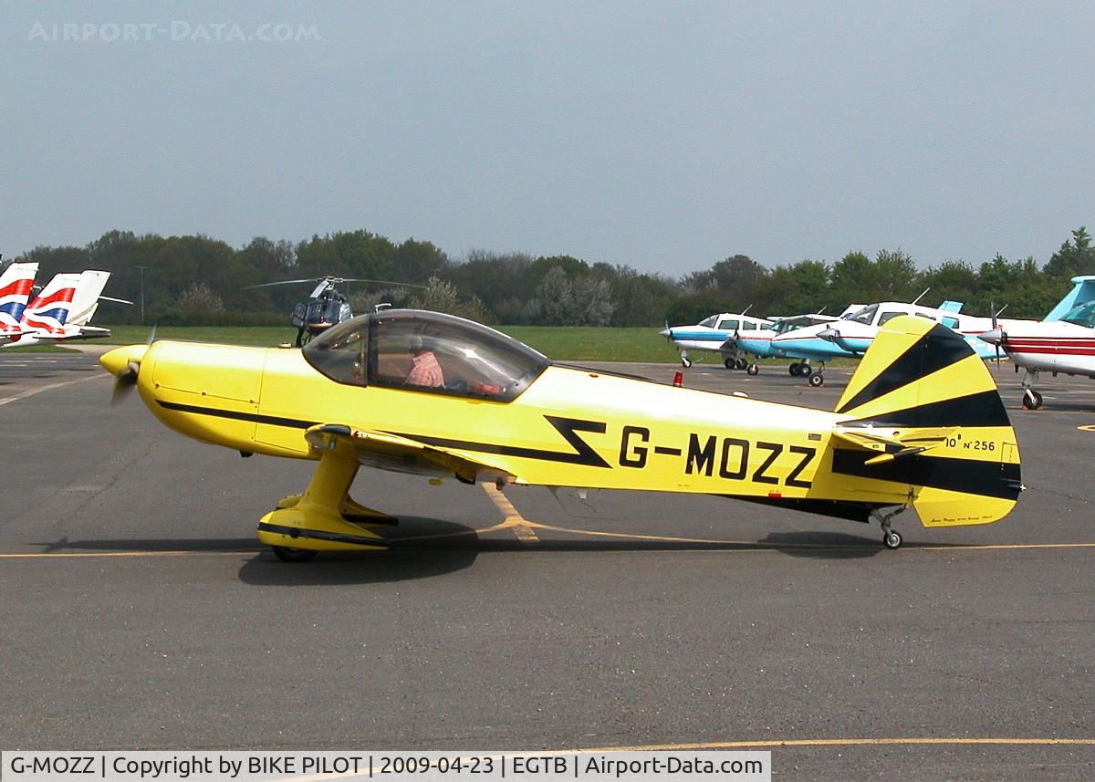 G-MOZZ, 1991 Mudry CAP-10B C/N 256, TAXYING PAST THE CAR PARK