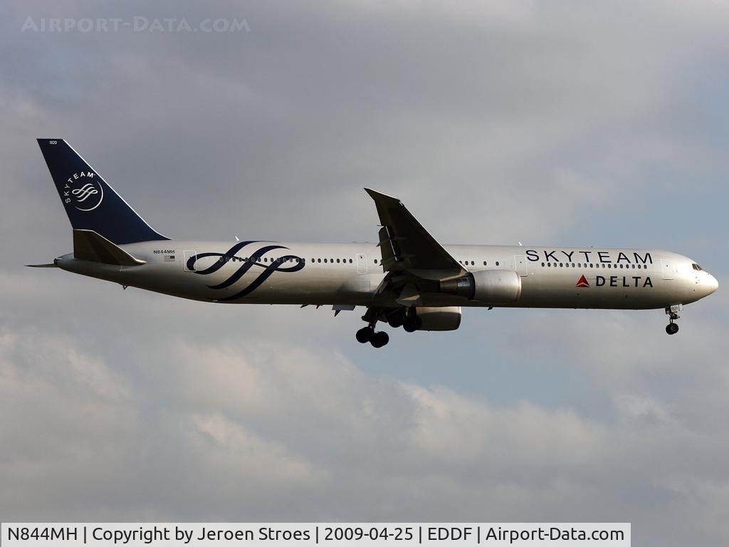 N844MH, 2002 Boeing 767-432/ER C/N 29717, .
