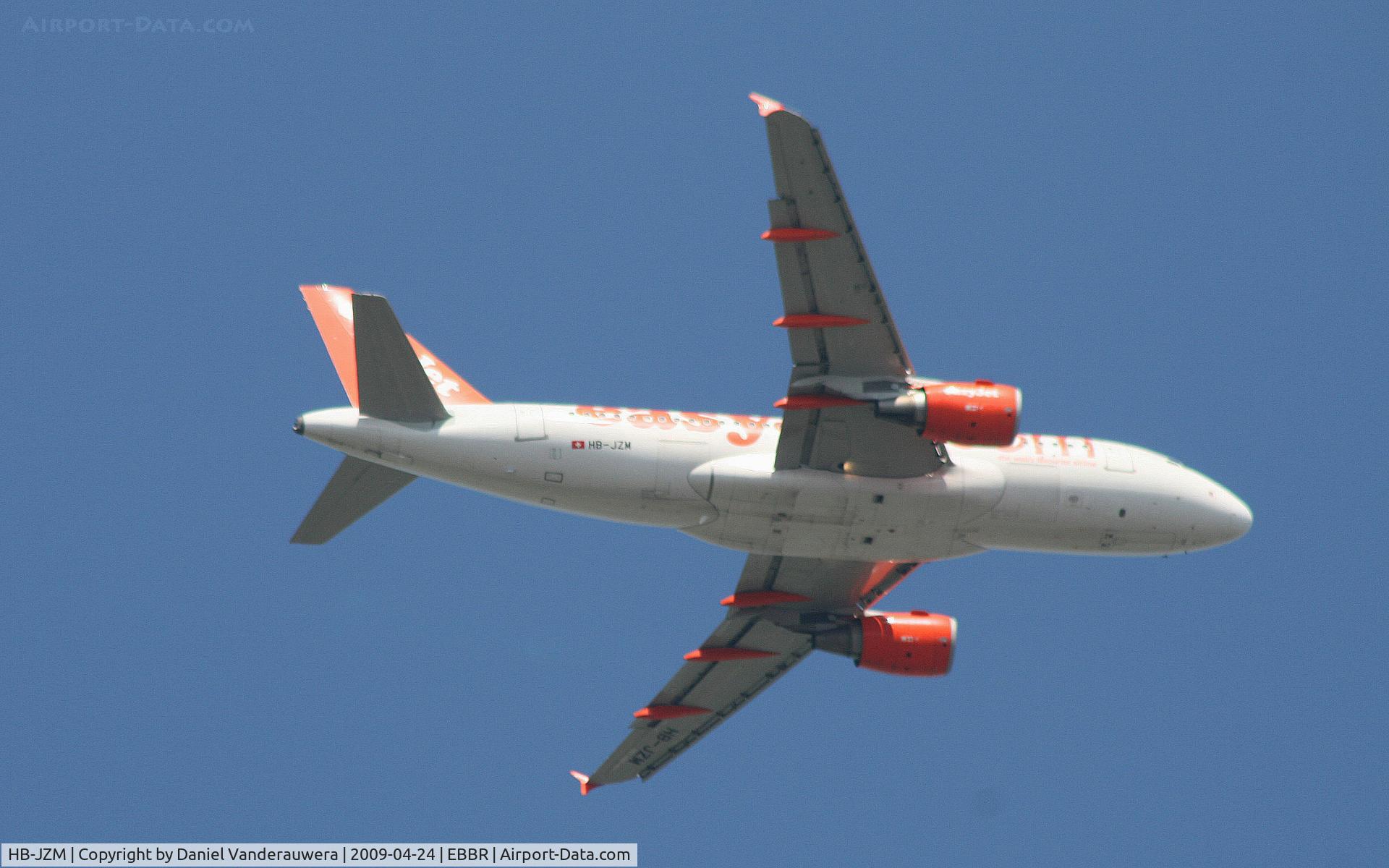 HB-JZM, 2004 Airbus A319-111 C/N 2370, flight EZS1194 is on approach to rwy 07L