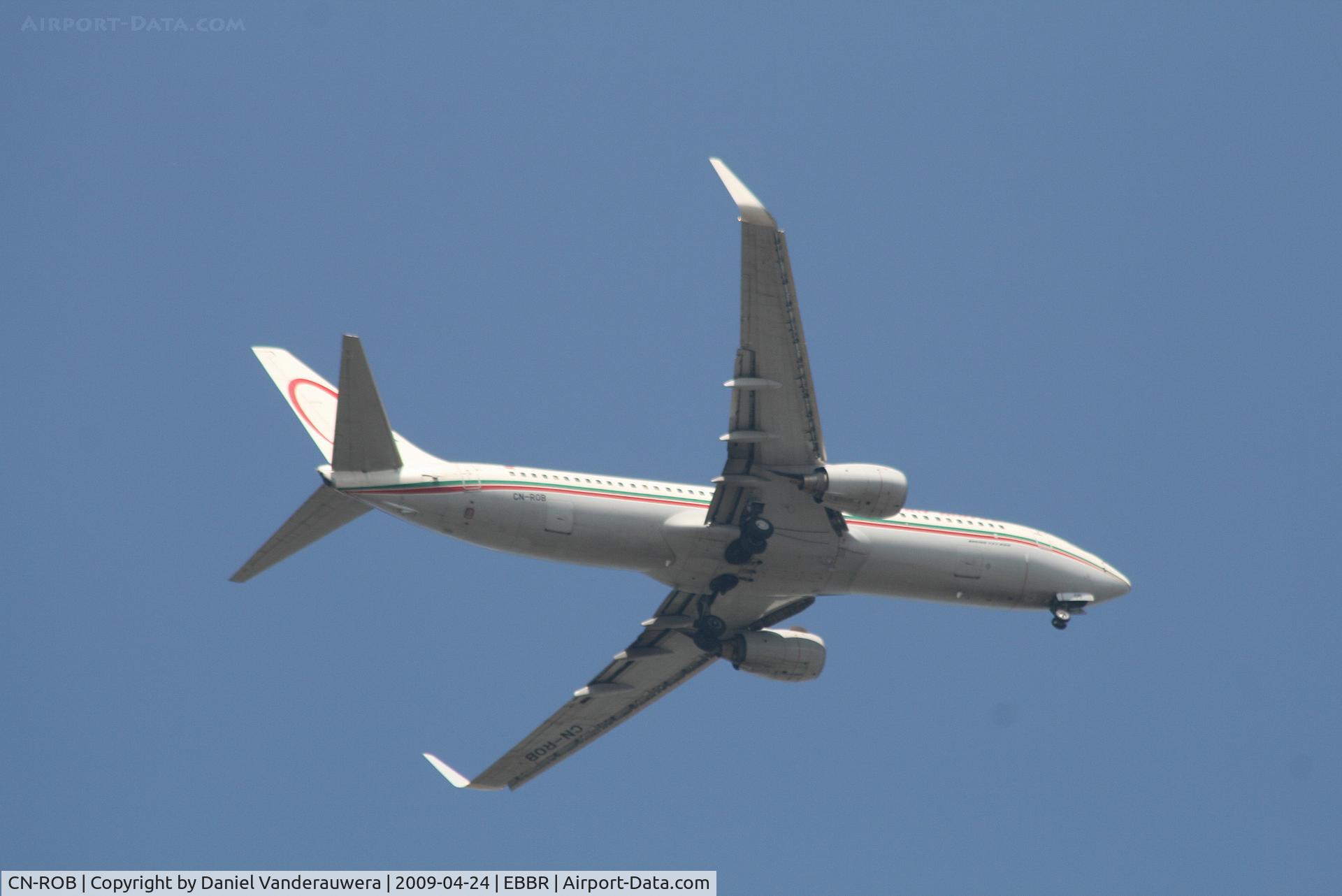 CN-ROB, 2005 Boeing 737-8B6 C/N 33060, flight AT838 is on approach to rwy 07L