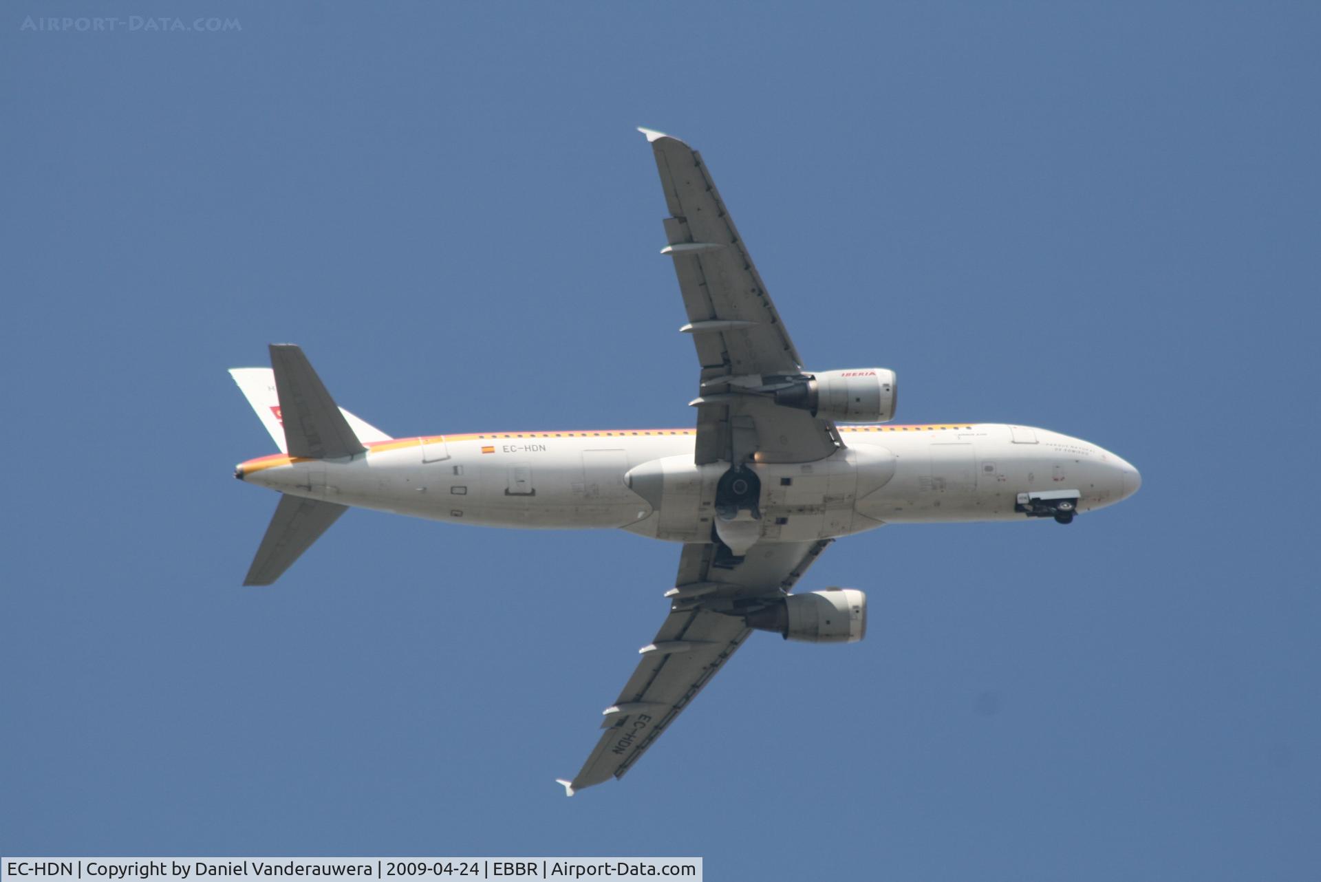 EC-HDN, 1999 Airbus A320-214 C/N 1087, flight IB3202 is on approach to rwy 07L