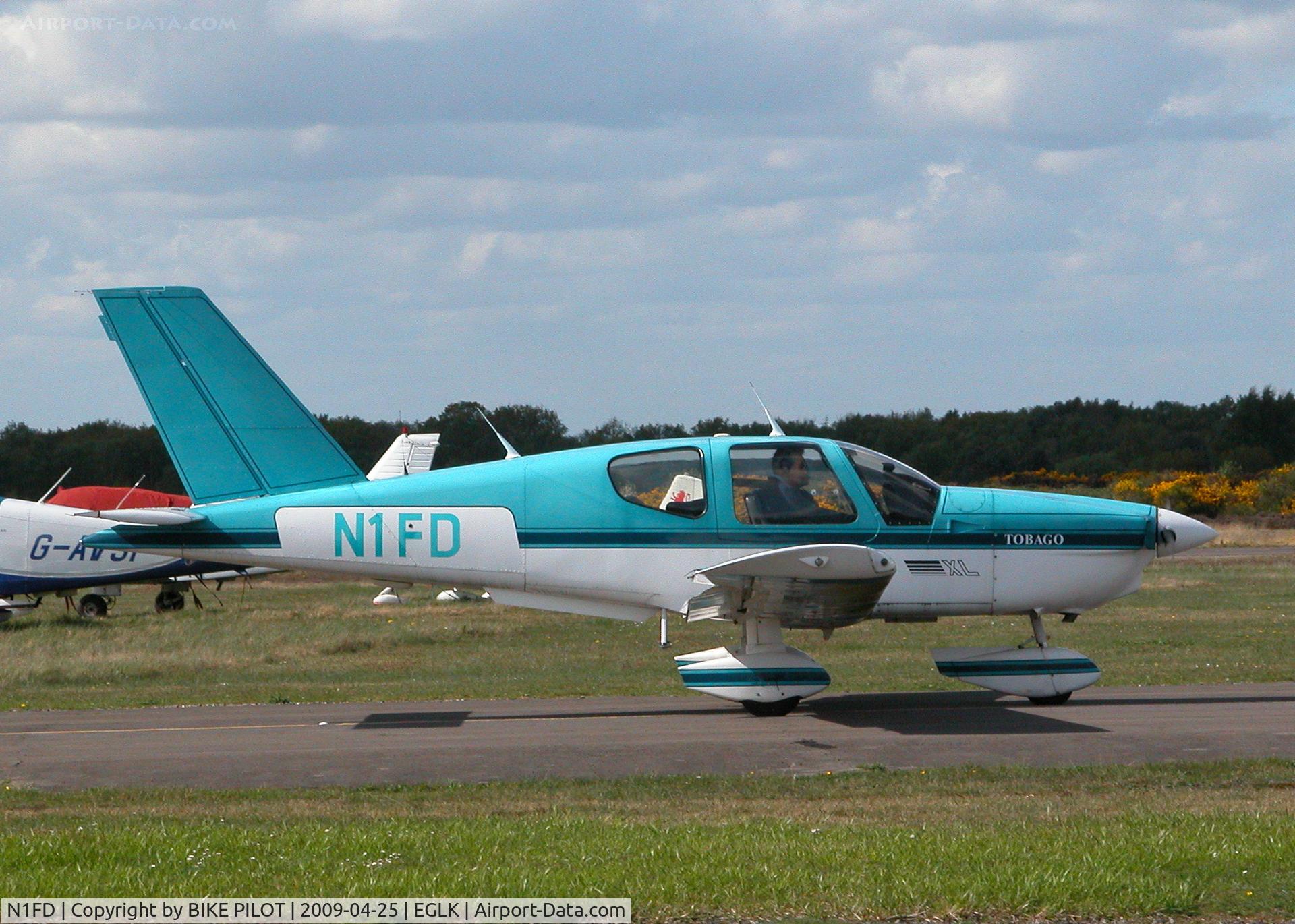 N1FD, 1994 Socata TB-200 Tobago XL C/N 1614, TAXYING PAST THE CAFE