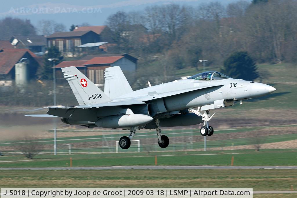 J-5018, 1998 McDonnell Douglas F/A-18C Hornet C/N 1366, J-5018 is the only Swiss Hornet to wear the FlSt 18 badge.