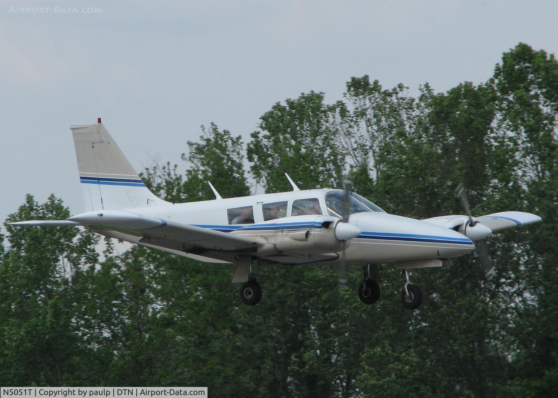 N5051T, 1972 Piper PA-34-200 Seneca C/N 34-7250237, Landing on 14 at the Shreveport Downtown airport.
