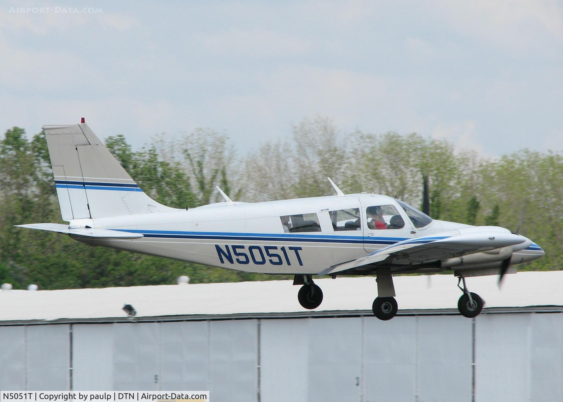 N5051T, 1972 Piper PA-34-200 Seneca C/N 34-7250237, About to touch down on runway 14 at the Shreveport Downtown airport.