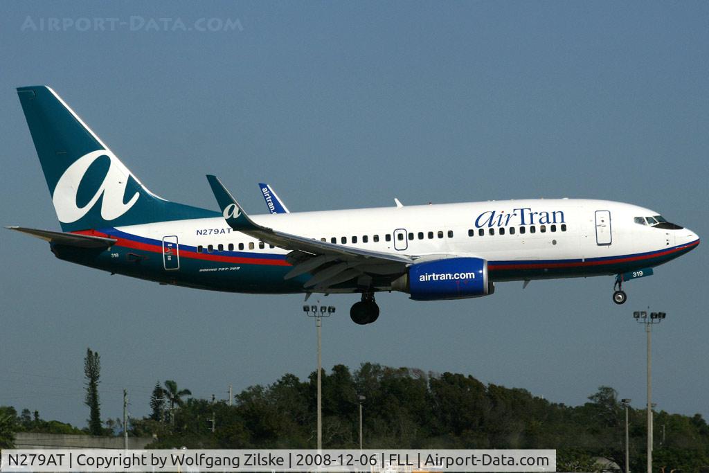 N279AT, 2005 Boeing 737-76N C/N 32666, visitor