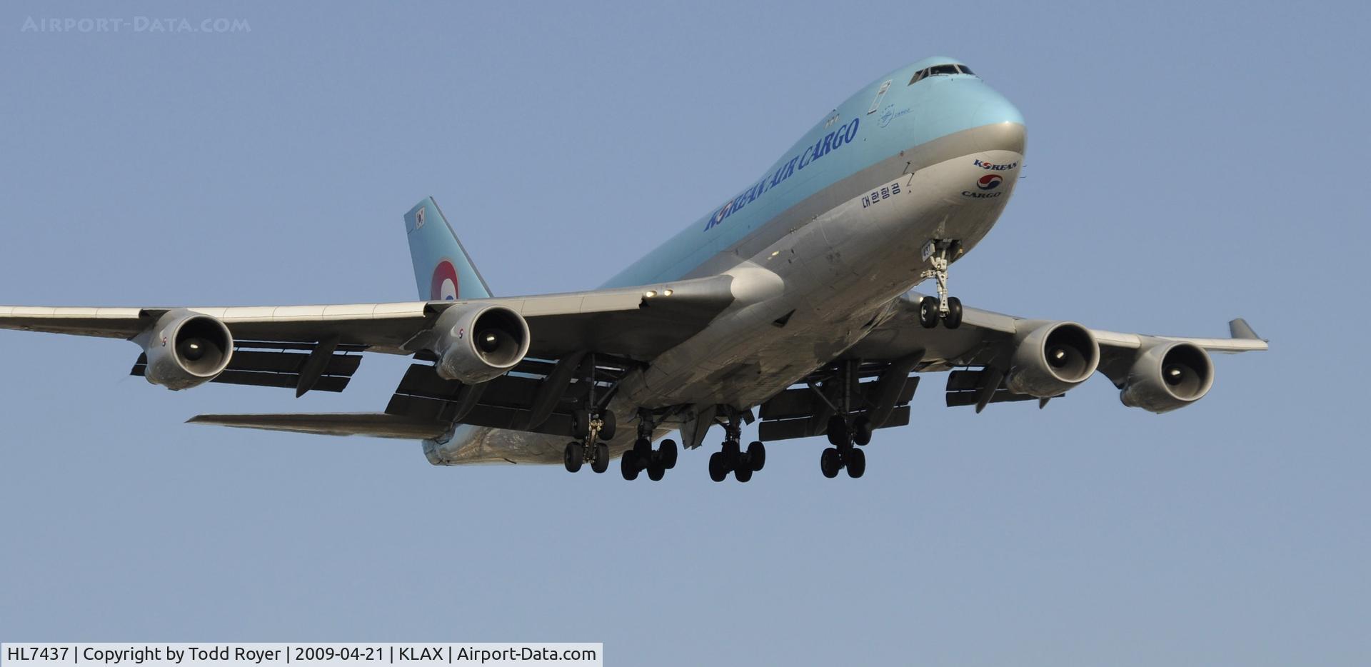 HL7437, 2003 Boeing 747-4B5F/SCD C/N 32808, Landing 24R at LAX