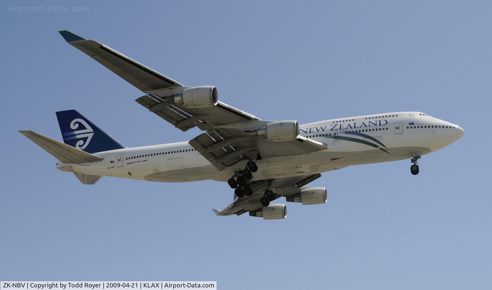ZK-NBV, 1998 Boeing 747-419 C/N 26910, Landing 24R at LAX