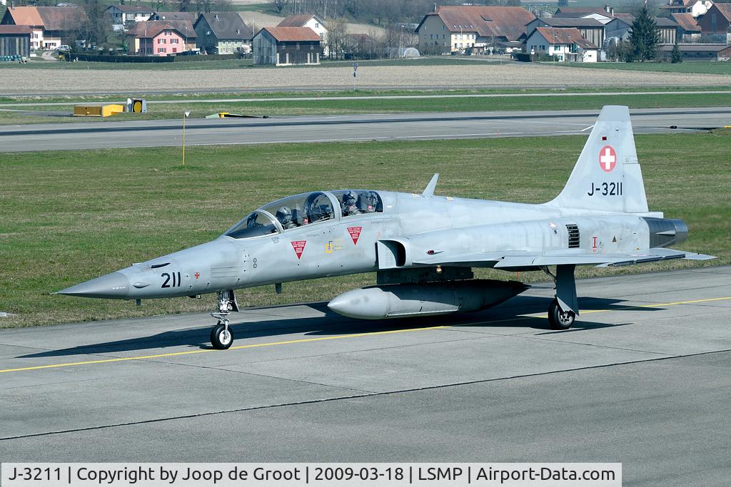 J-3211, 1981 Northrop F-5F Tiger II C/N M1011, Tiger trainer on the taxiway