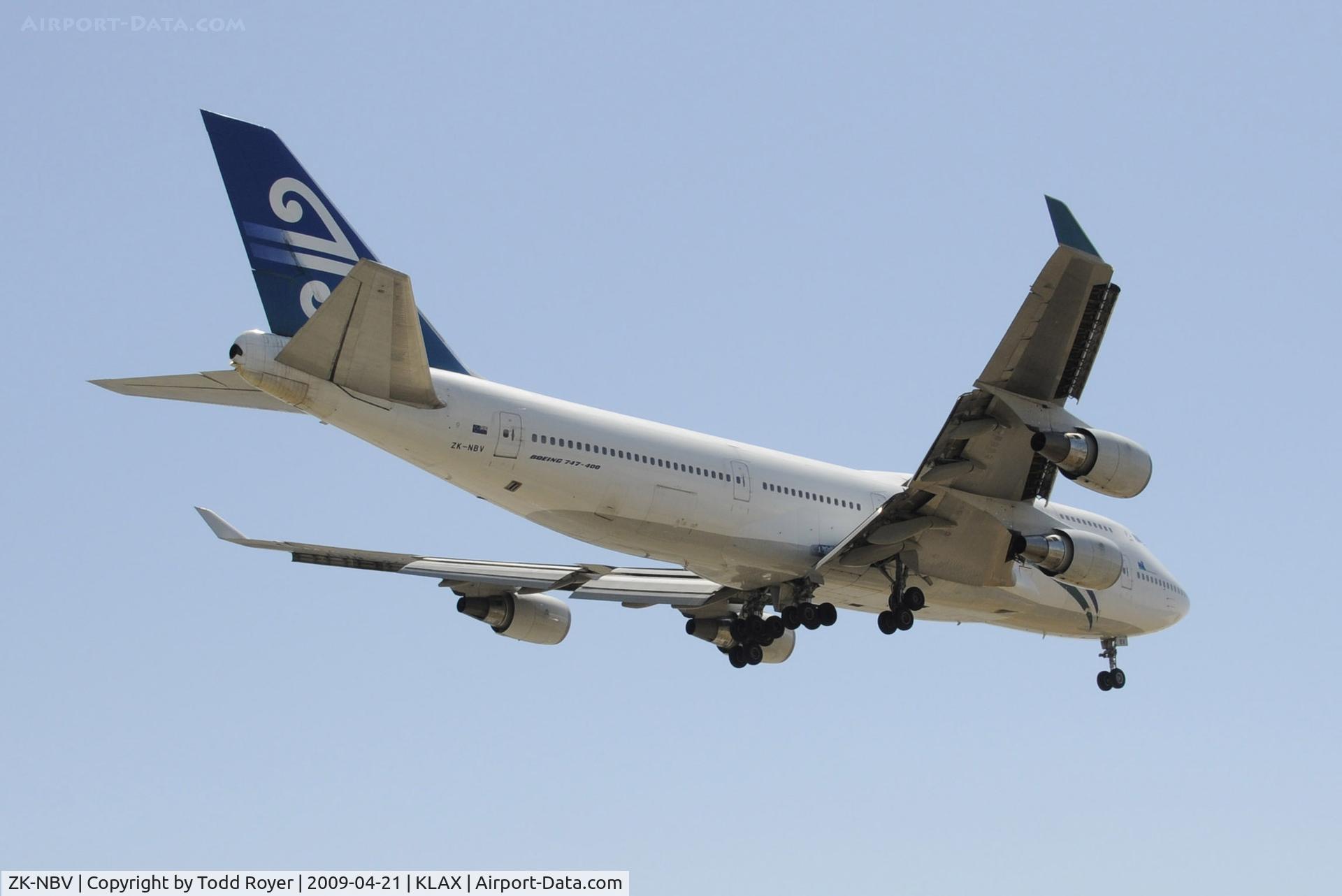 ZK-NBV, 1998 Boeing 747-419 C/N 26910, Landing 24R at LAX