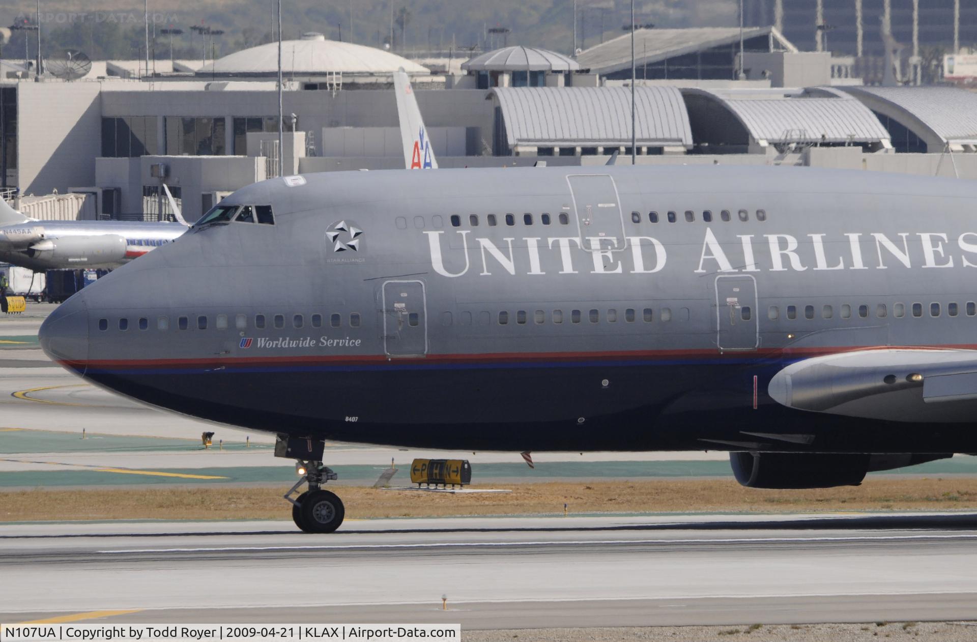 N107UA, 1998 Boeing 747-422 C/N 26900, Taxi to gate