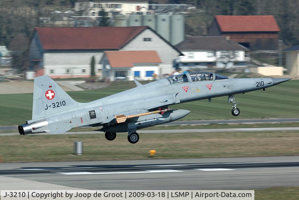 J-3210, Northrop F-5F Tiger II C/N M1010, ecm aircraft