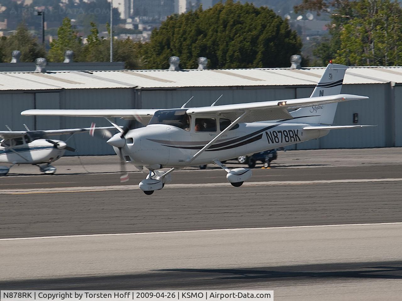 N878RK, 2000 Cessna 182S Skylane C/N 18280897, N878RK arriving on RWY 21