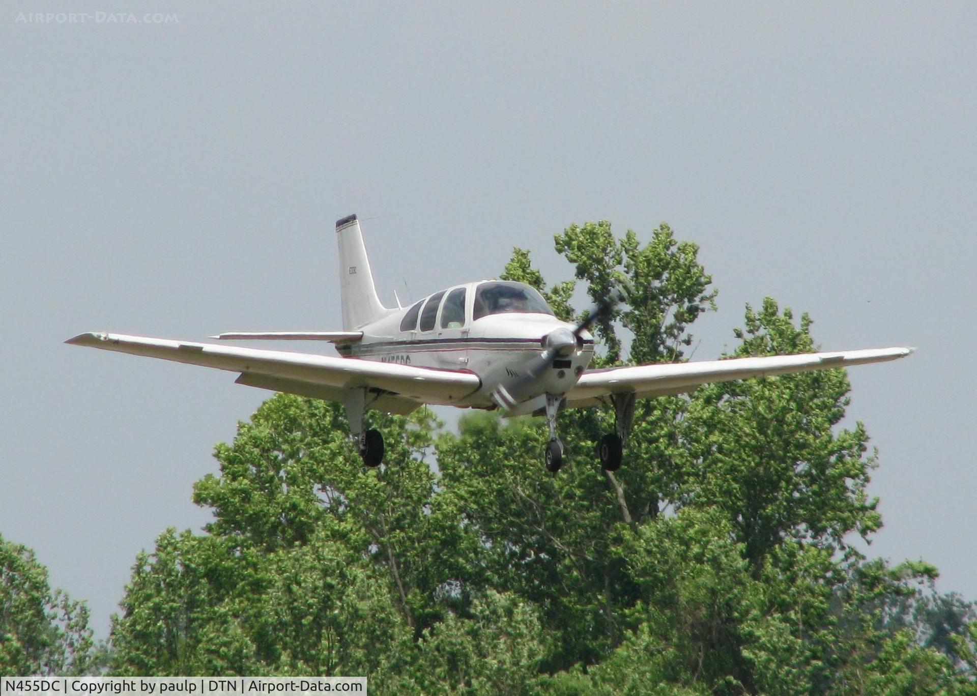 N455DC, 1968 Beech E33C Bonanza C/N CJ-13, Landing on 14 at the Shreveport Downtown airport.