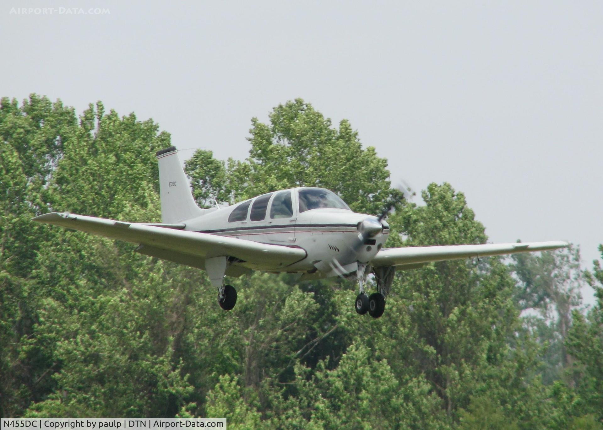 N455DC, 1968 Beech E33C Bonanza C/N CJ-13, Landing on runway 14 at the Shreveport Downtown airport.