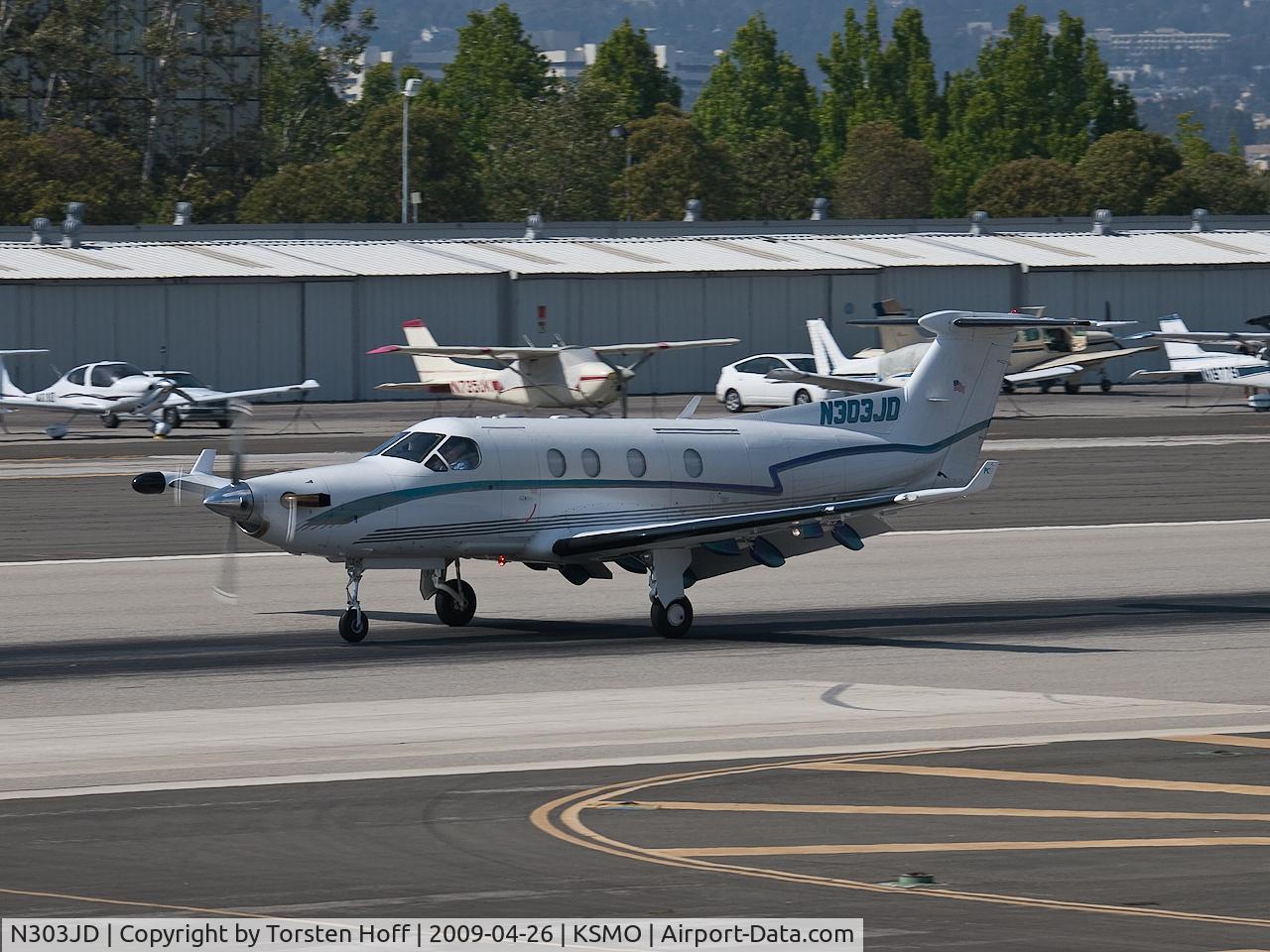 N303JD, 1999 Pilatus PC-12/45 C/N 303, N303JD arriving on RWY 21
