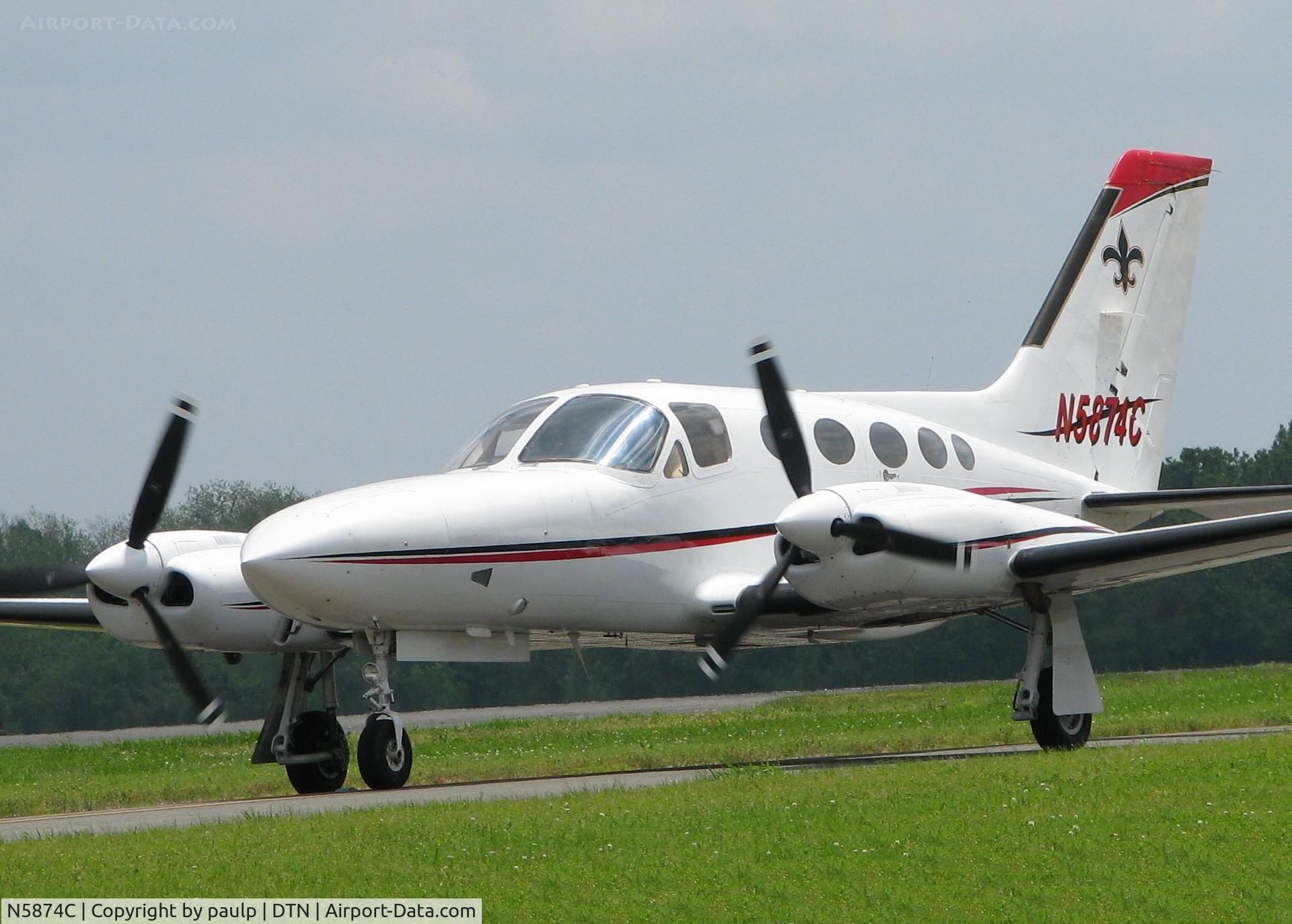 N5874C, Cessna 421C Golden Eagle C/N 421C0882, Taxiing to the active at Shreveport's Downtown Airport. Who Dat!