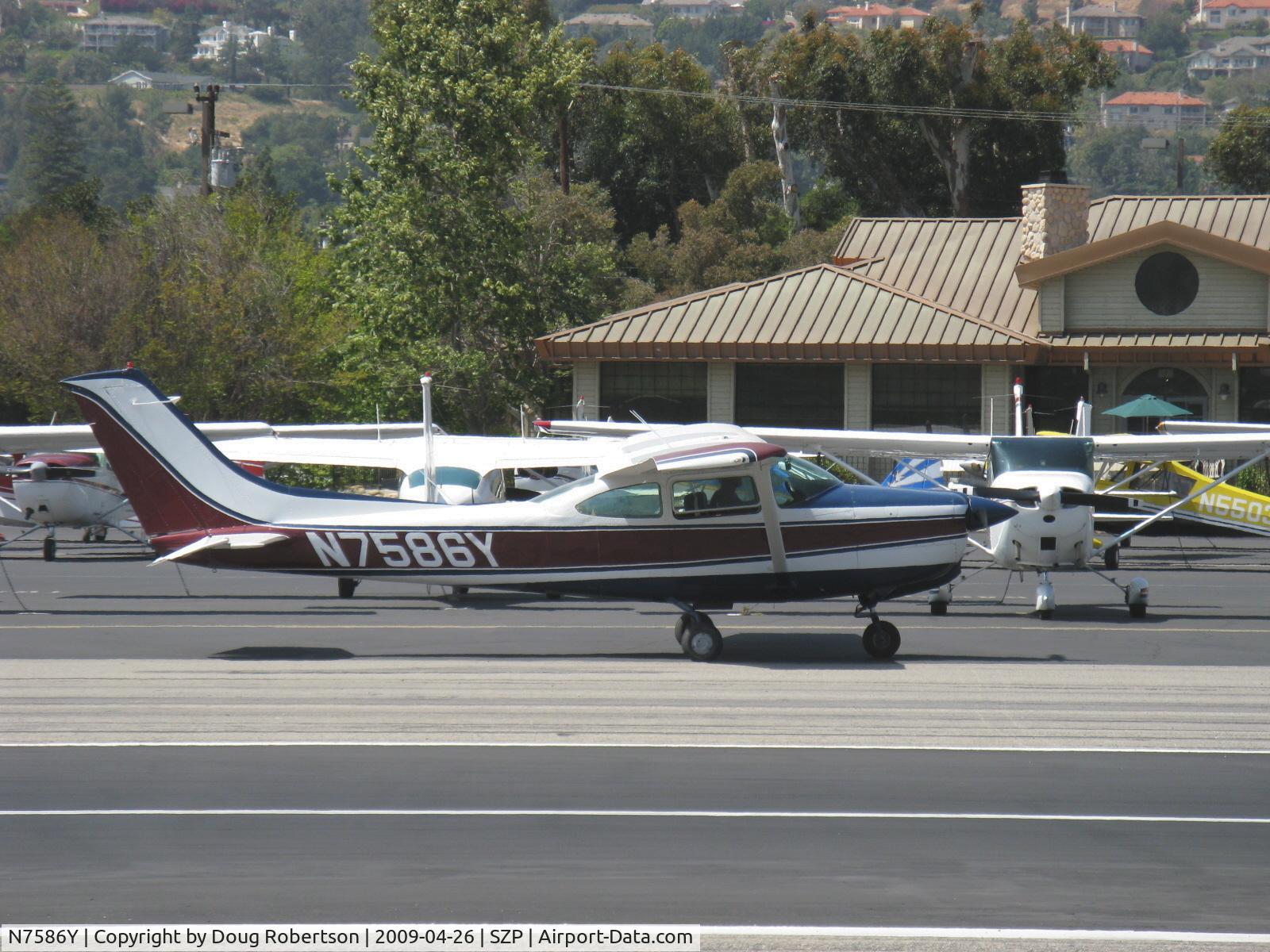 N7586Y, 1977 Cessna R182 Skylane RG C/N R18200140, 1977 Cessna R182 SKYLANE RG, Lycoming O-540-J3C5D 235 Hp, taxi