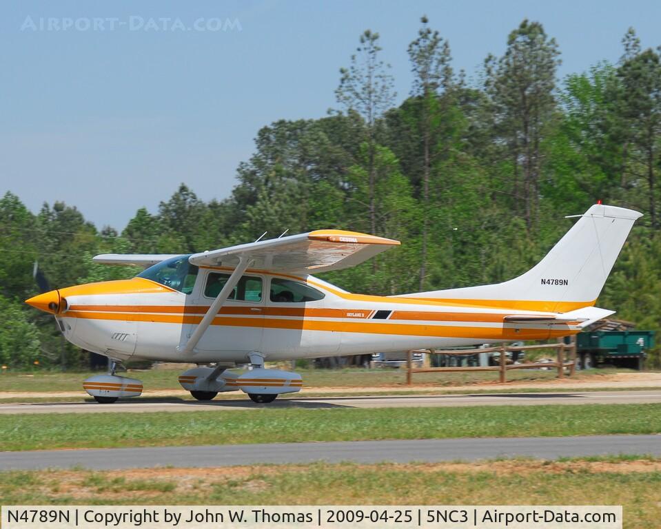 N4789N, 1980 Cessna 182Q Skylane C/N 18267409, Departing runway 31