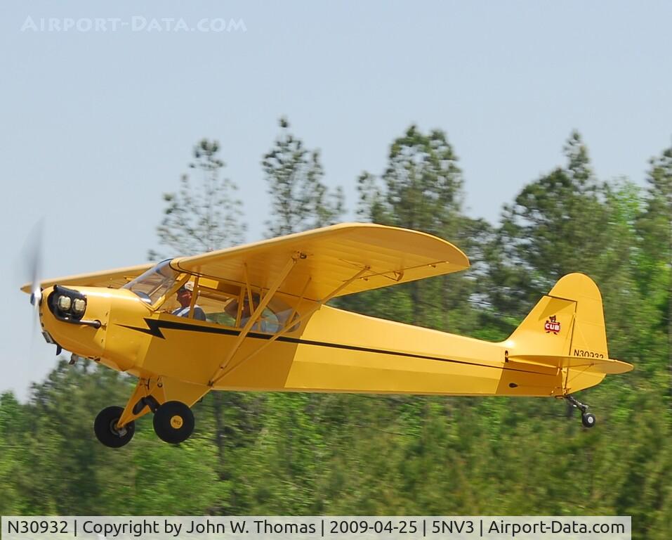 N30932, 1940 Piper J-3C Cub C/N 5216, Departing runway 31