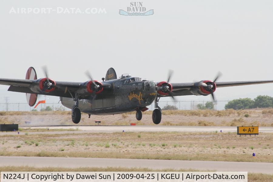 N224J, 1944 Consolidated B-24J-85-CF Liberator C/N 1347 (44-44052), landing glendale rwy19