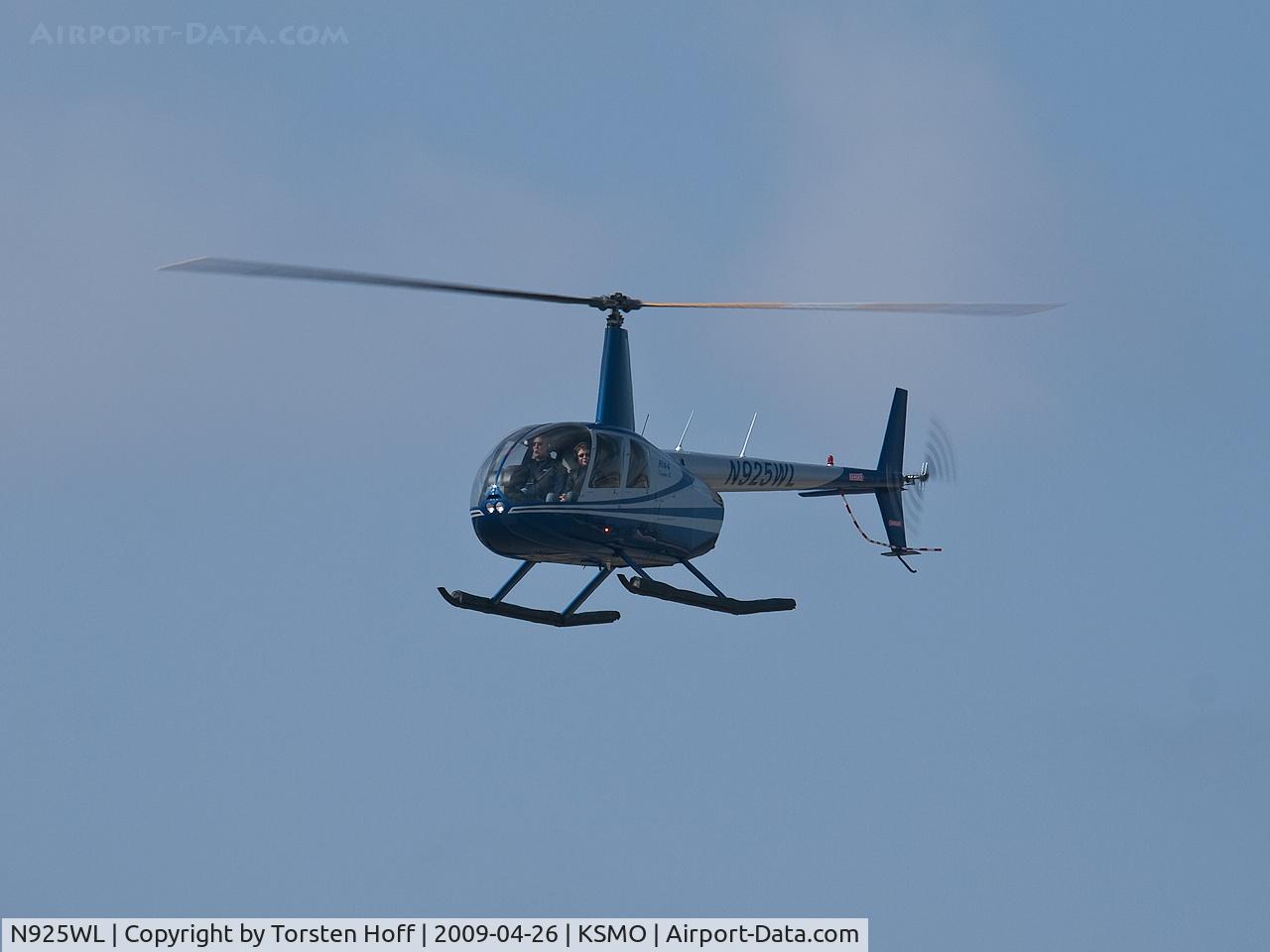 N925WL, 2004 Robinson R44 II C/N 10462, N925WL arriving on RWY 21