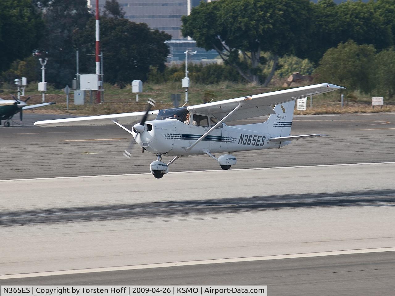 N365ES, 1997 Cessna 172R C/N 17280023, N365ES departing from RWY 21