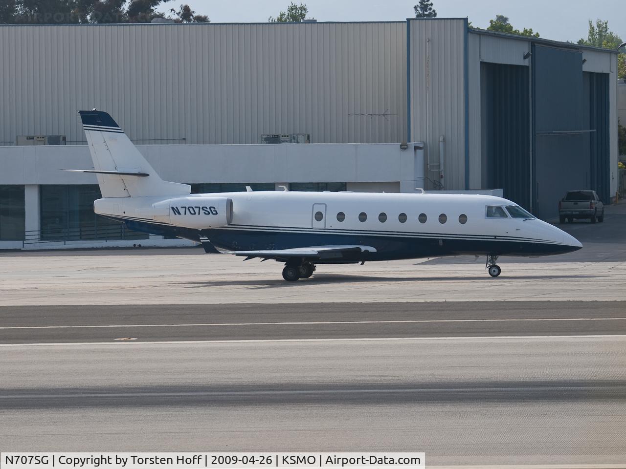 N707SG, 2003 Israel Aircraft Industries Gulfstream 200 C/N 087, N707SG taxiing