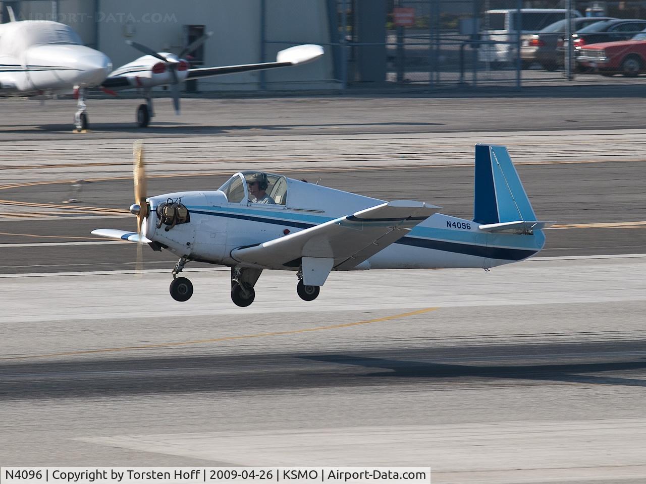 N4096, 1952 Mooney M-18C C/N 273, N4096 arriving on RWY 21
