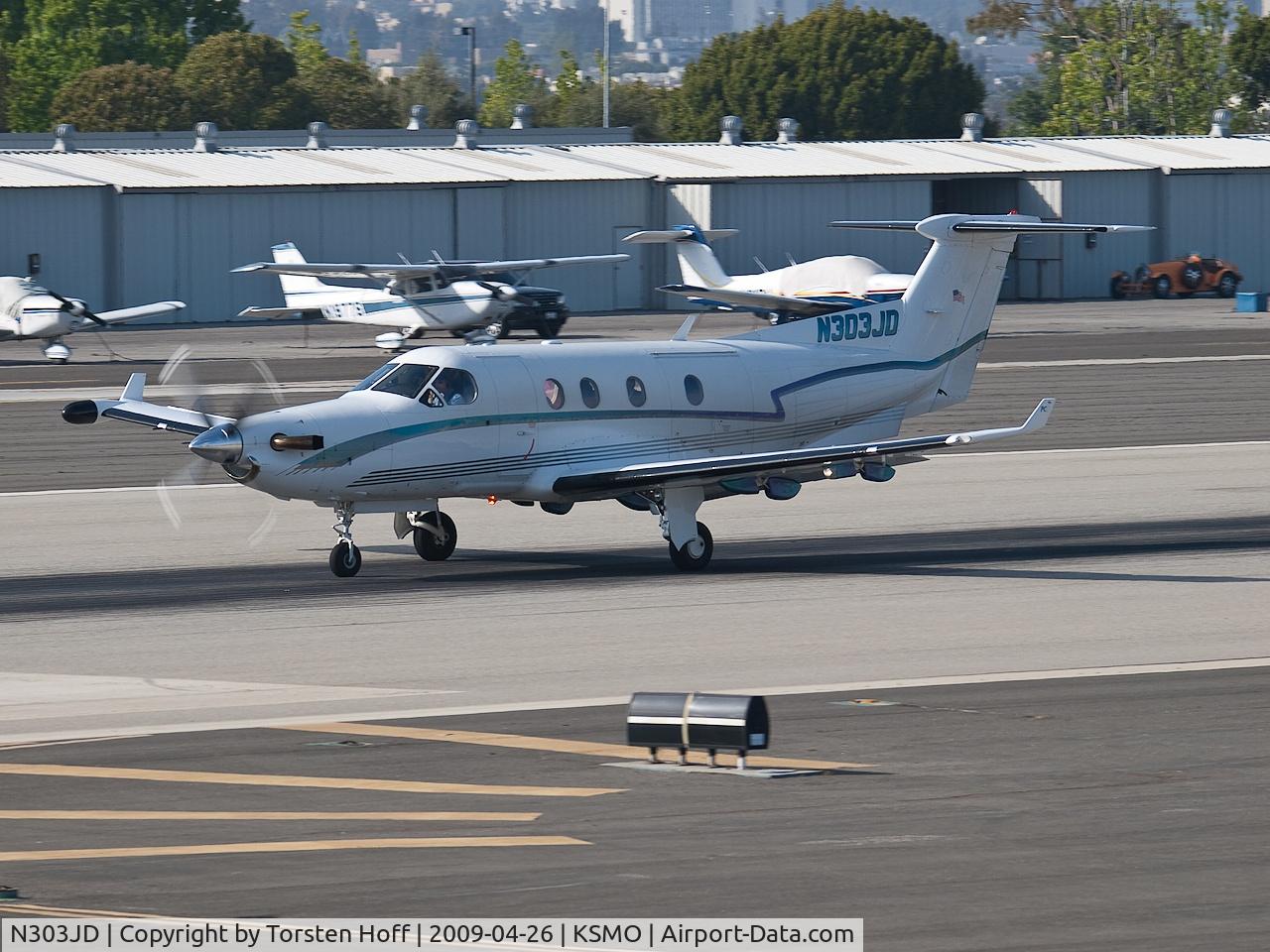 N303JD, 1999 Pilatus PC-12/45 C/N 303, N303JD departing from RWY 21
