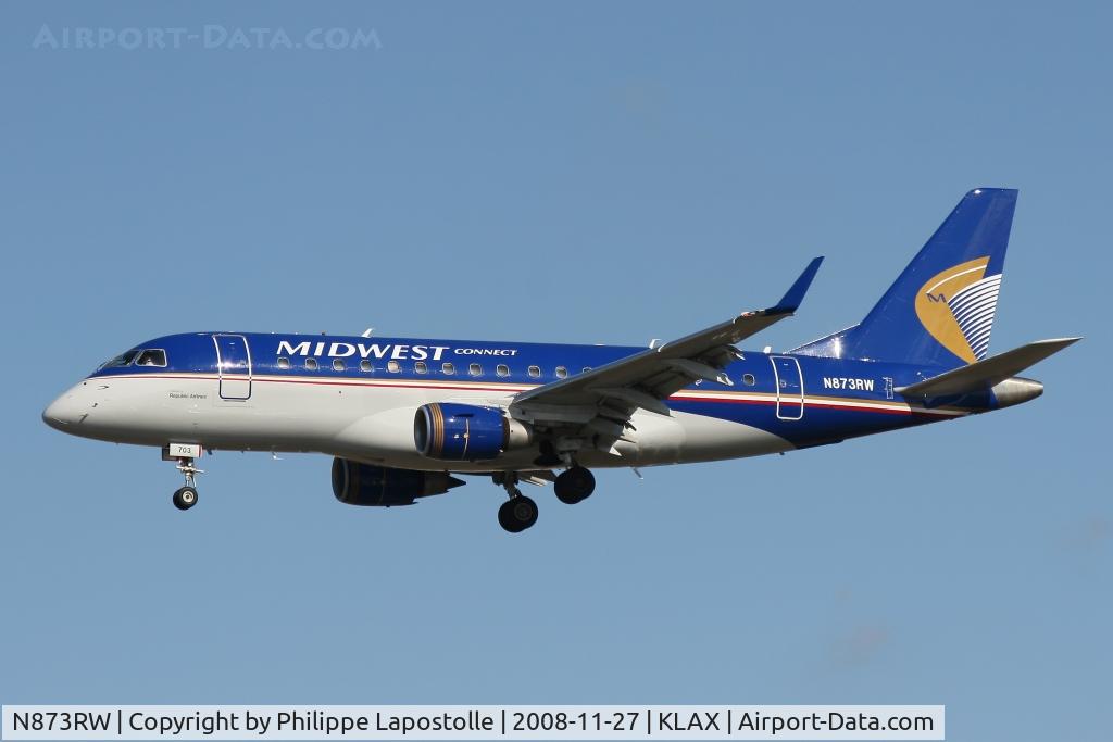 N873RW, 2006 Embraer 170SU (ERJ-170-100SU) C/N 17000144, Short final for 25L