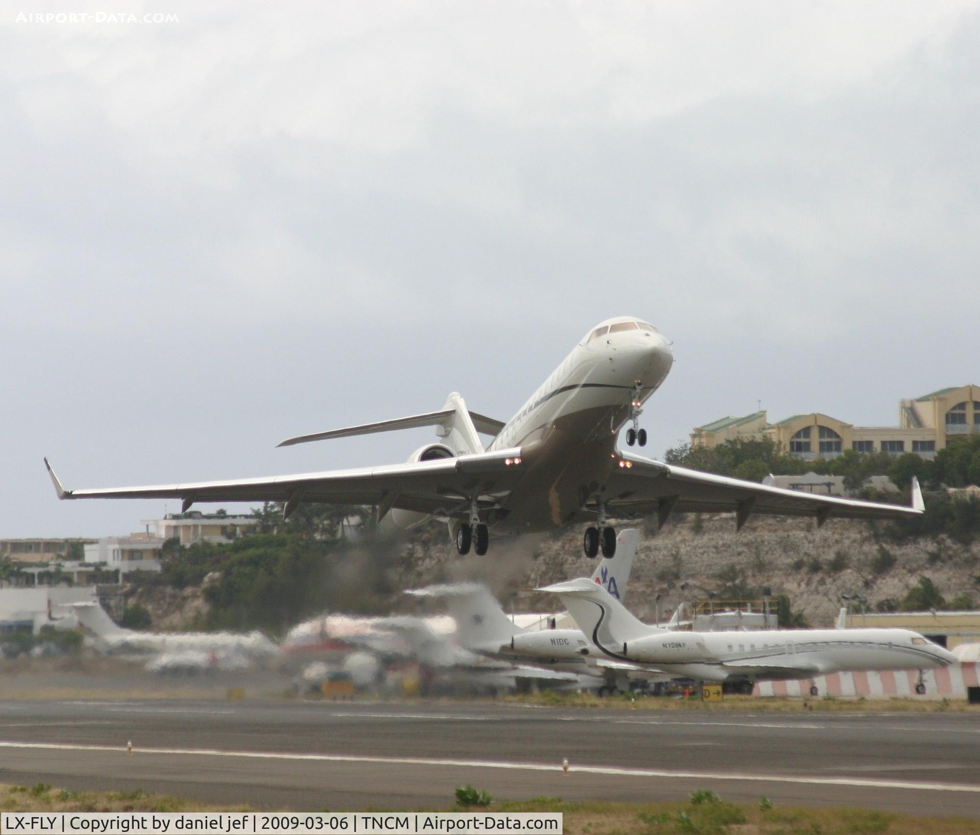 LX-FLY, 2008 Bombardier BD-700-1A10 Global Express C/N 9252, taking off