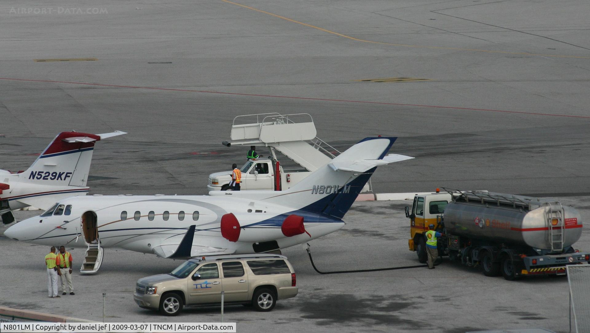 N801LM, 1988 British Aerospace BAe.125 Series 800A C/N 258111, refueling