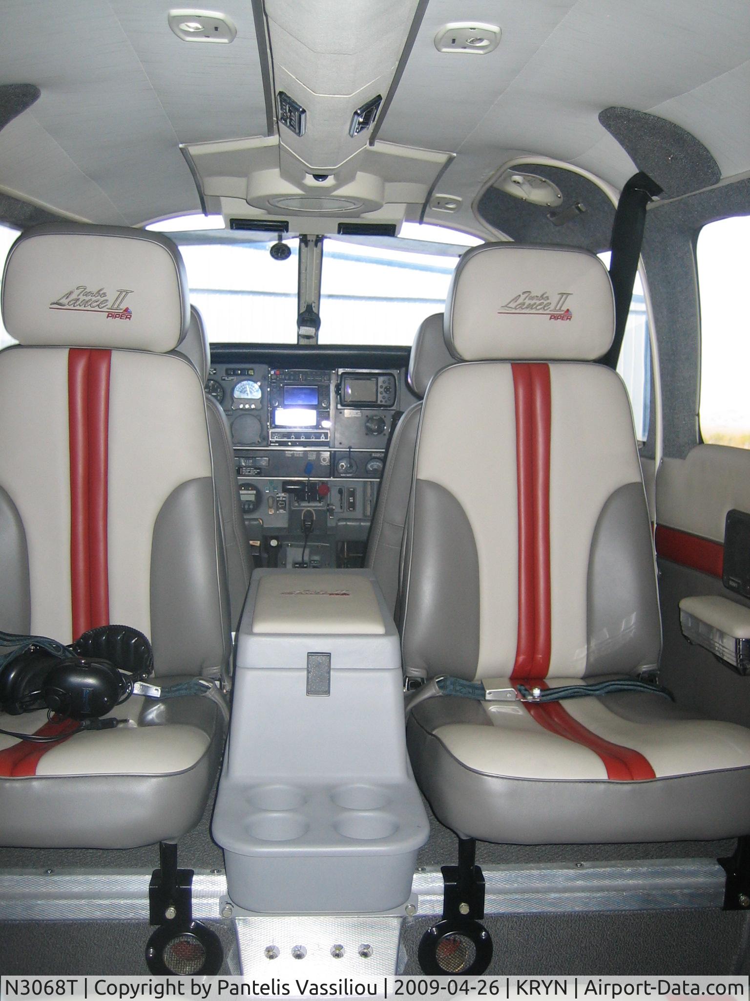 N3068T, 1979 Piper PA-32RT-300T Turbo Lance II C/N 32R-7987111, Interior