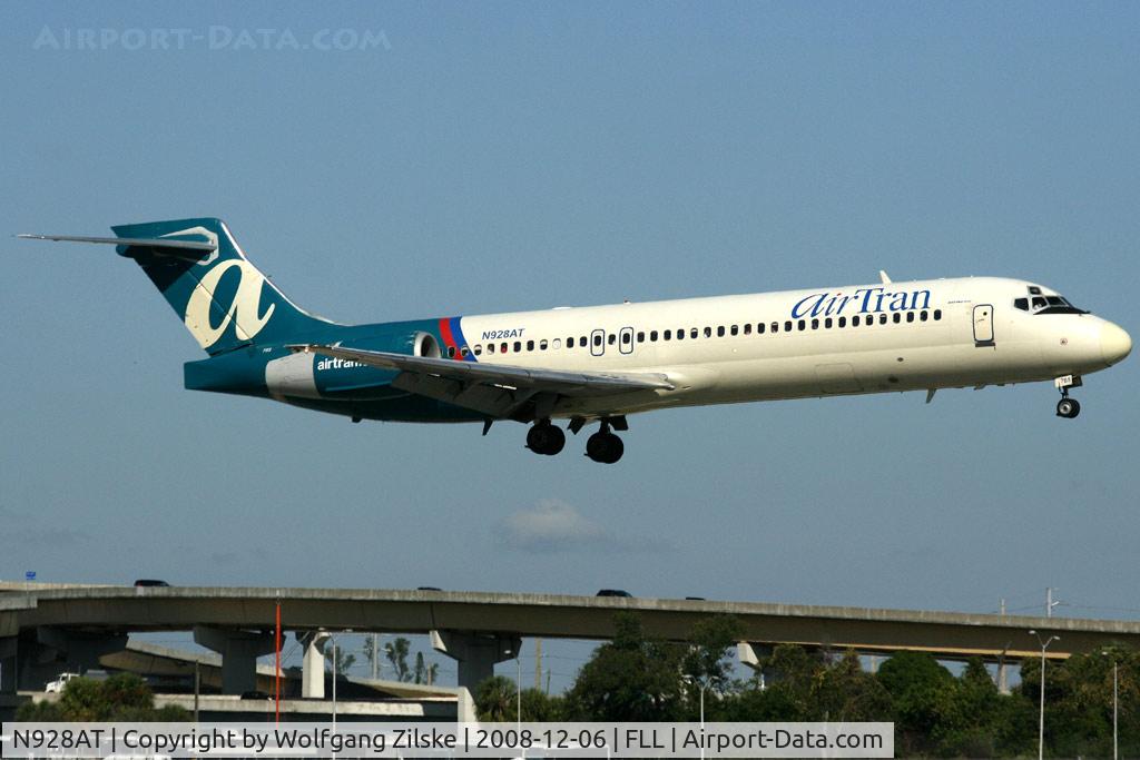 N928AT, 2000 Boeing 717-200 C/N 55076, visitor