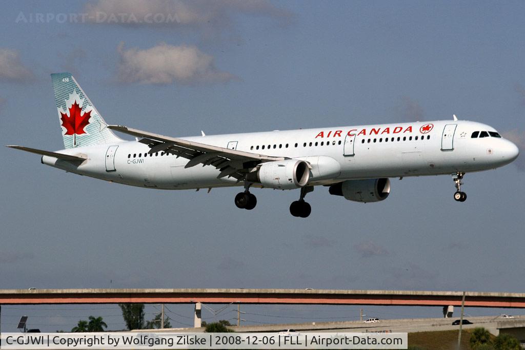 C-GJWI, 2002 Airbus A321-211 C/N 1772, visitor