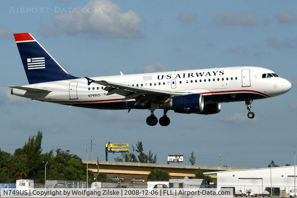 N749US, 2000 Airbus A319-112 C/N 1313, visitor