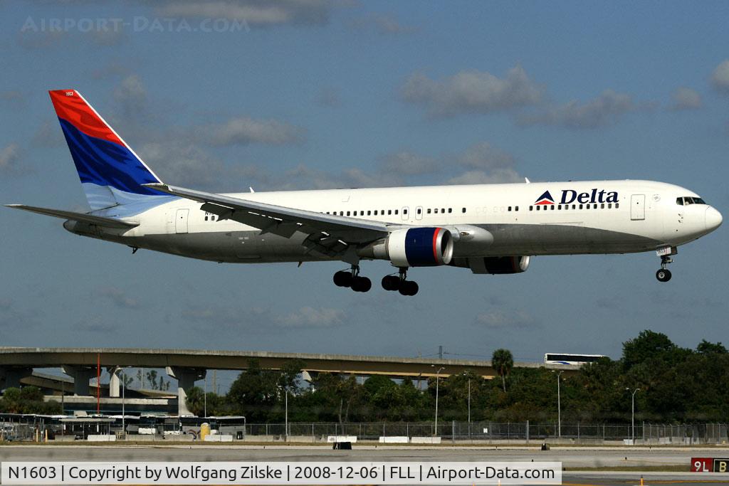N1603, 1999 Boeing 767-332 C/N 29695, visitor