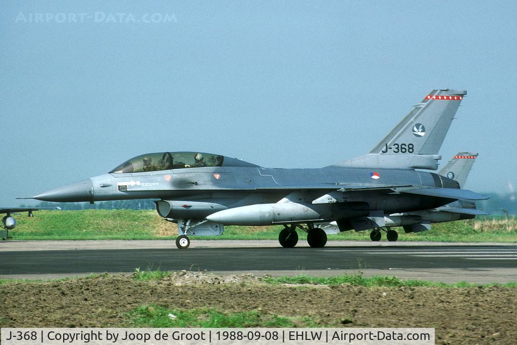 J-368, 1986 Fokker F-16B Fighting Falcon C/N 6E-31, When 313 sqn transferred to the F-16 the old emblem was retained for a couple of months. Not much longer the now common tiger badge was introduced. This badge has now been adopted by 131 EMVO Sqn flying the PC-7.