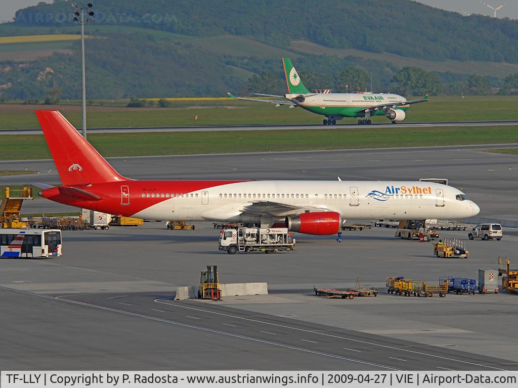 TF-LLY, 1987 Boeing 757-225 C/N 22691, Arriving to VIE with more than 24hrs delay!