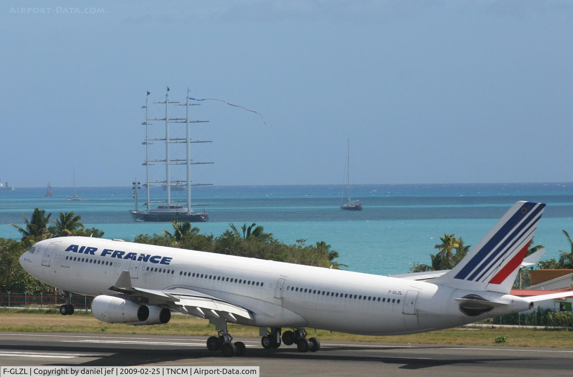 F-GLZL, 1998 Airbus A340-313X C/N 210, Landing 10