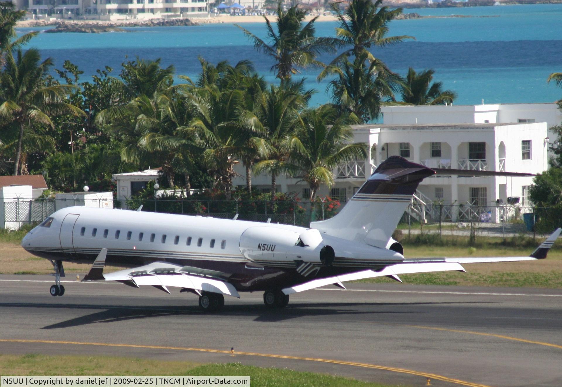 N5UU, 1999 Bombardier BD-700-1A10 Global Express C/N 9029, Landing 10